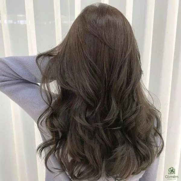 tóc dài uốn xoăn sóng lớn cho trung niên