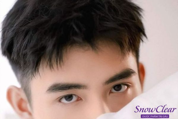 Tóc ivy league jerry hay ivy league chung với đặc điểm là phần tóc mái cắt ngắn và được vuốt dựng