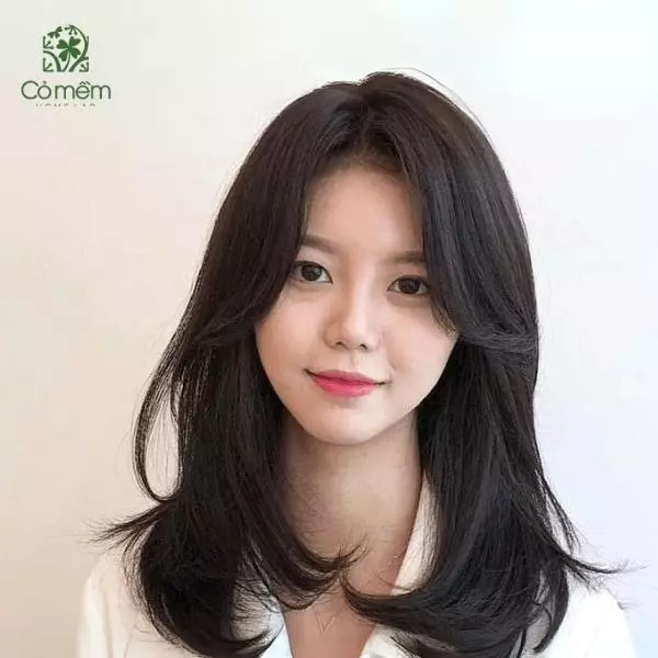 Tóc layer mái bay ôm mặt tròn