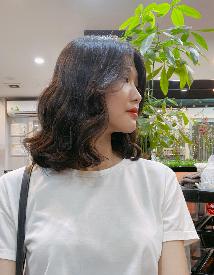 Tóc lob uốn sóng cho mặt tròn bồng bềnh