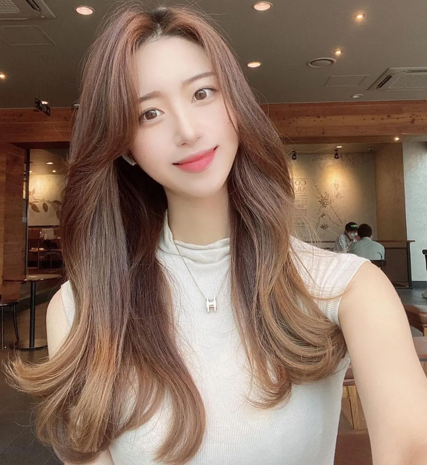 Tóc mái bay Hàn Quốc thanh lịch cho người thấp mặt tròn