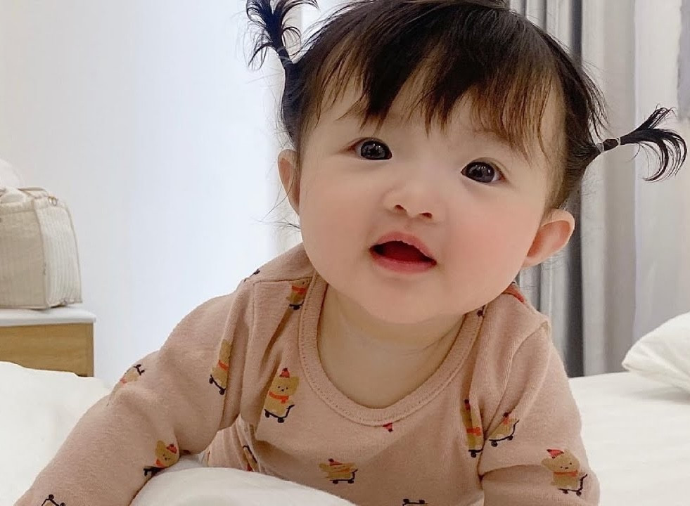 Tóc ngắn tự nhiên cho em bé sơ sinh