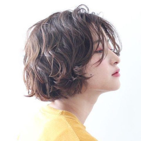 Tóc ngắn uốn truyền thống cho mặt tròn thanh lịch