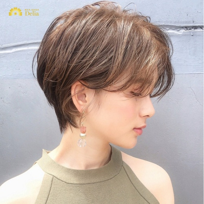 Tóc pixie cá tính, gọn gàng, phù hợp với những cô nàng yêu thích phong cách năng động, một trong những kiểu tóc nữ thịnh hành năm 2024.