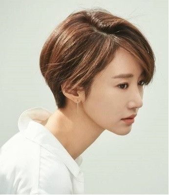 Tóc tém mái lệch cá tính cho gò má cao