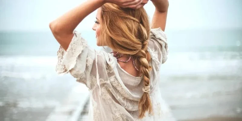Tóc tết lơi phong cách Boho kết hợp phụ kiện cho vẻ ngoài tự nhiên
