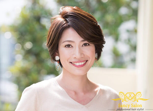 U40 tóc ngắn đẹp với kiểu bob cụp phồng, giúp che khuyết điểm khuôn mặt hiệu quả