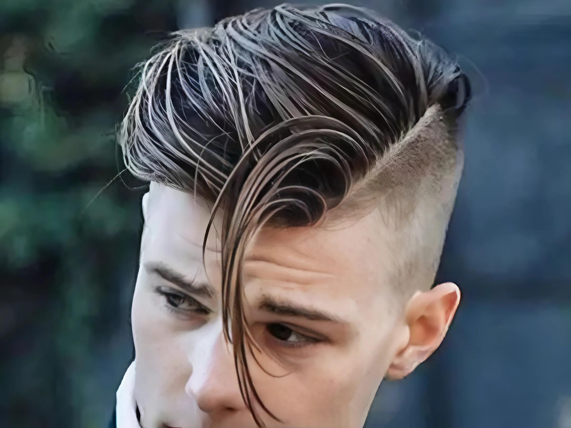 Undercut Quiff Fade tạo hiệu ứng chuyển tiếp mượt mà và hiện đại