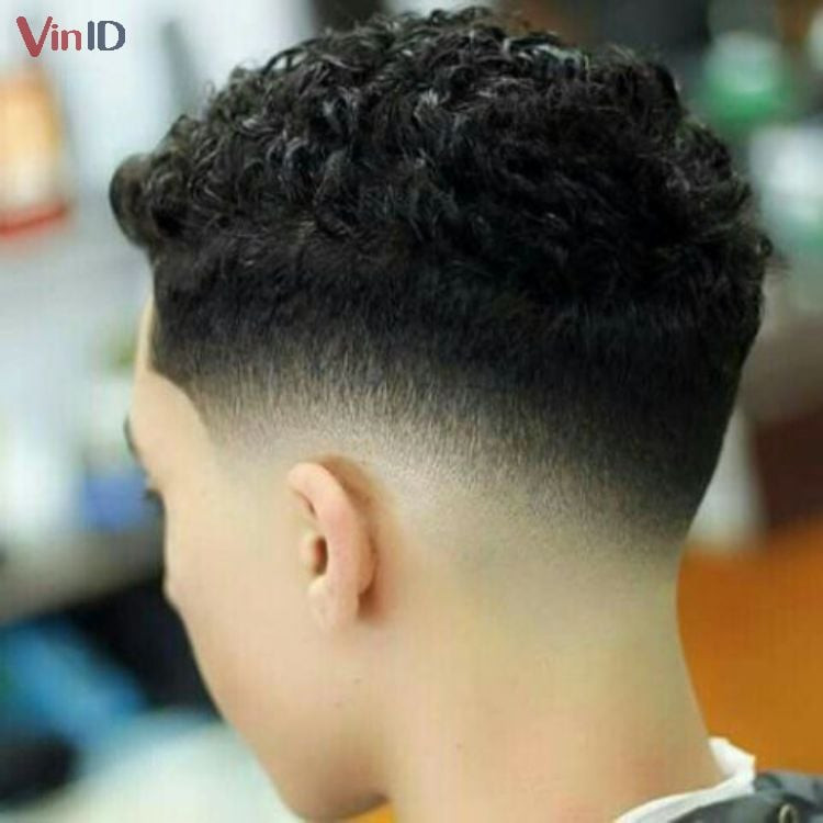 Hình ảnh minh họa kiểu tóc nam xoăn ngắn