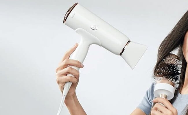 Kỹ thuật sấy tóc ngắn giúp tóc cụp vào trong