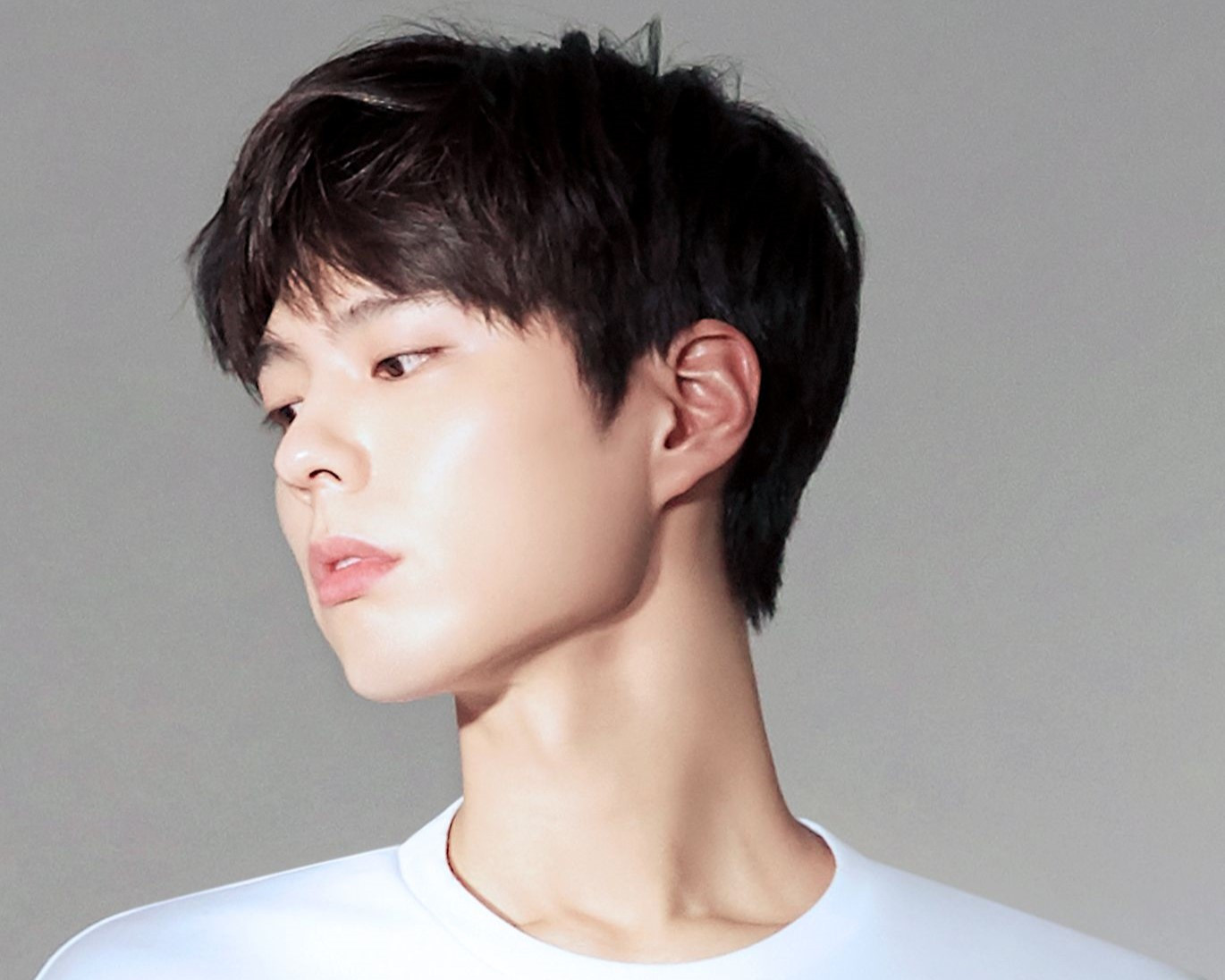 Park Bo Gum với kiểu tóc layer tự nhiên, thoải mái