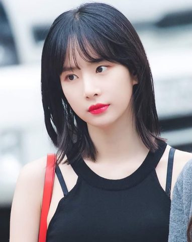 Tạo kiểu tóc ngắn mái thưa cho khuôn mặt tròn trở nên thon gọn và cuốn hút hơn